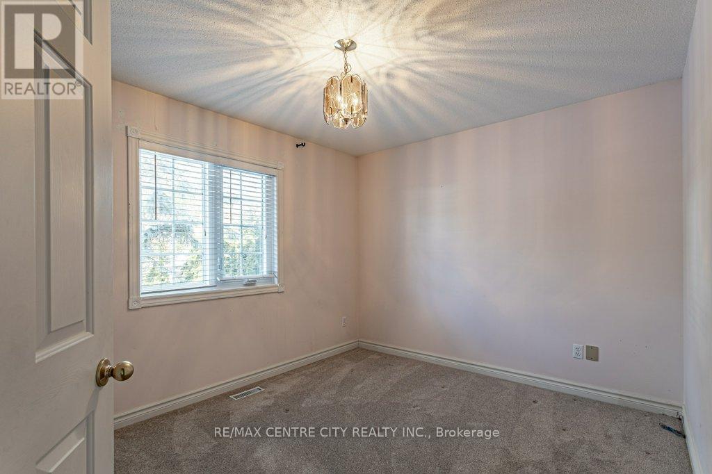 261 Ensign Crescent, London South, Ontario  N6J 4V2 - Photo 22 - X12590920