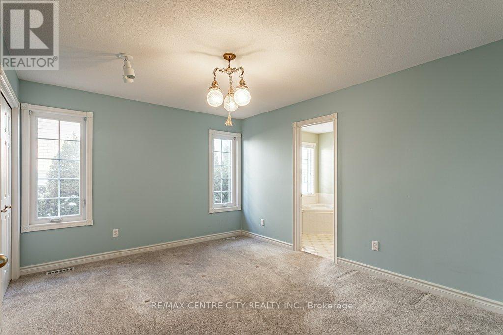 261 Ensign Crescent, London South, Ontario  N6J 4V2 - Photo 24 - X12590920