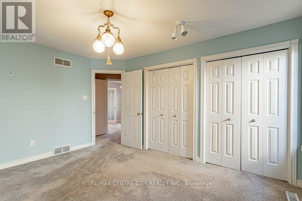 261 Ensign Crescent, London South, Ontario  N6J 4V2 - Photo 25 - X12590920