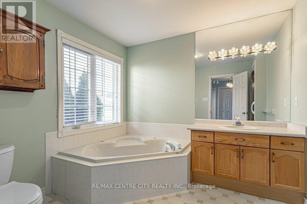 261 Ensign Crescent, London South, Ontario  N6J 4V2 - Photo 26 - X12590920