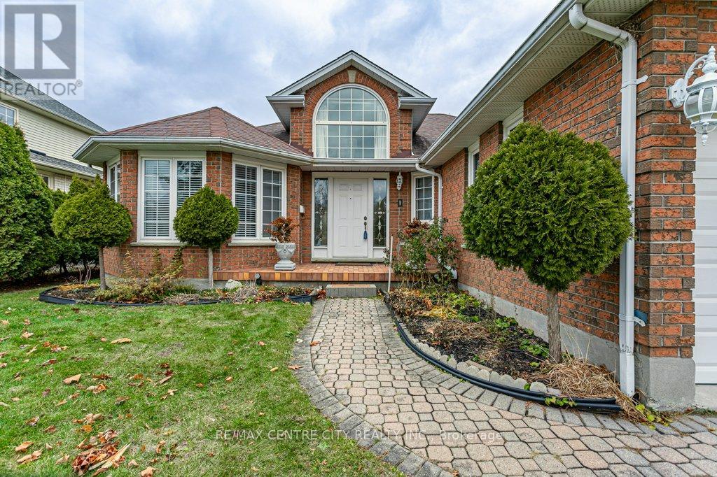 261 Ensign Crescent, London South, Ontario  N6J 4V2 - Photo 3 - X12590920