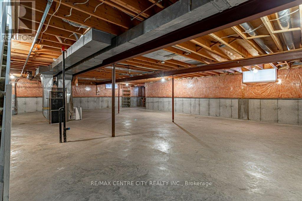 261 Ensign Crescent, London South, Ontario  N6J 4V2 - Photo 31 - X12590920