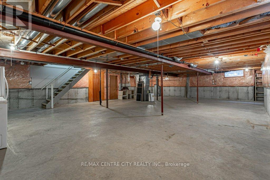 261 Ensign Crescent, London South, Ontario  N6J 4V2 - Photo 32 - X12590920