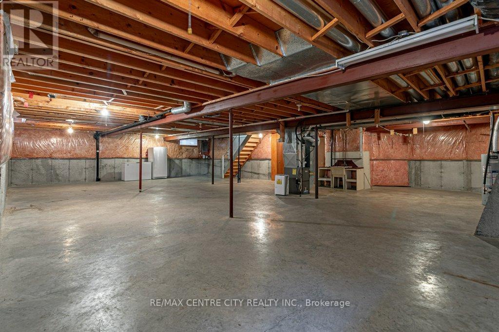 261 Ensign Crescent, London South, Ontario  N6J 4V2 - Photo 33 - X12590920