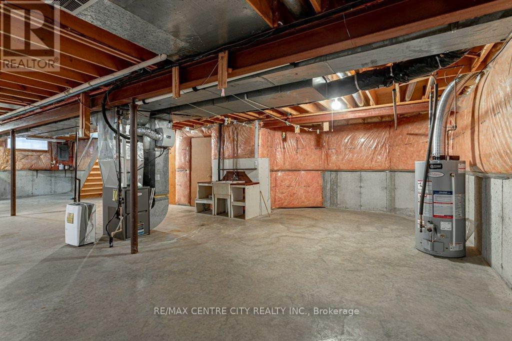 261 Ensign Crescent, London South, Ontario  N6J 4V2 - Photo 34 - X12590920