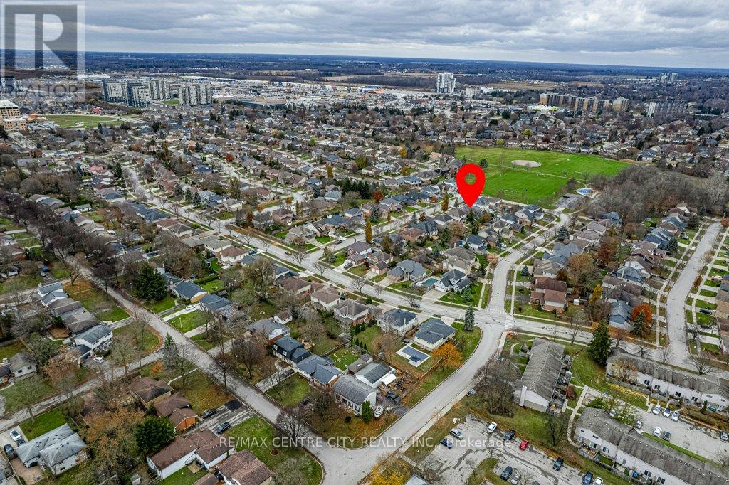 261 Ensign Crescent, London South, Ontario  N6J 4V2 - Photo 43 - X12590920