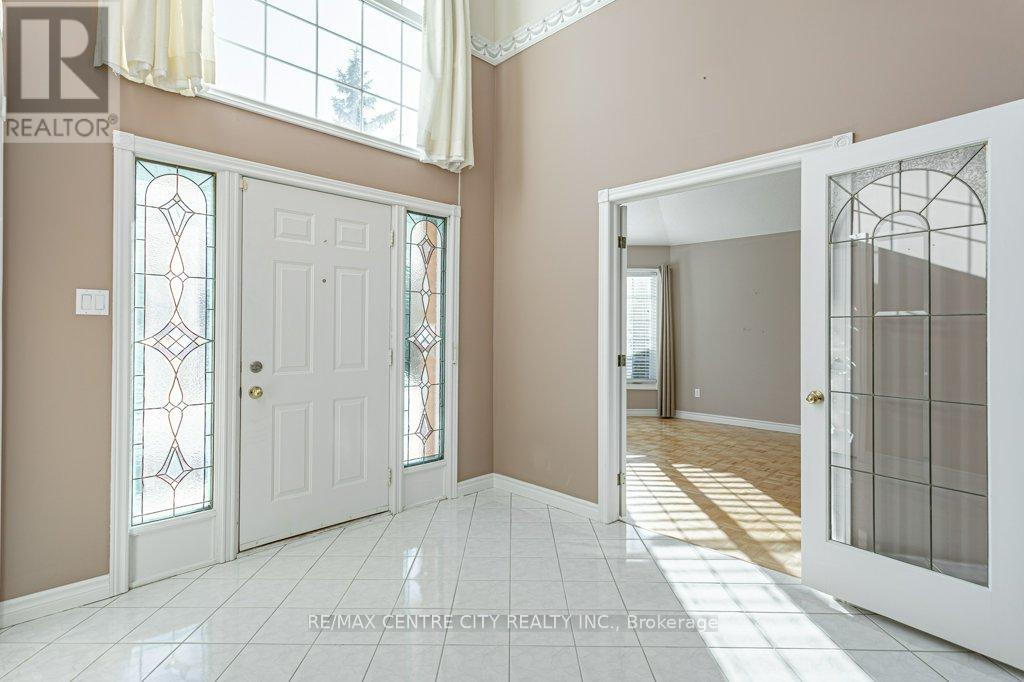 261 Ensign Crescent, London South, Ontario  N6J 4V2 - Photo 6 - X12590920