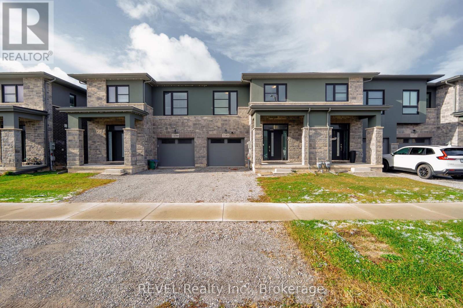 7185 Parsa Street, Niagara Falls, Ontario L2H 3T1 - Photo 2 - X12589454