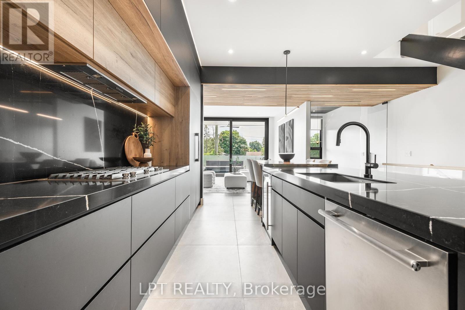 322 Perrier Avenue, Ottawa, Ontario  K1L 5C7 - Photo 10 - X12590958