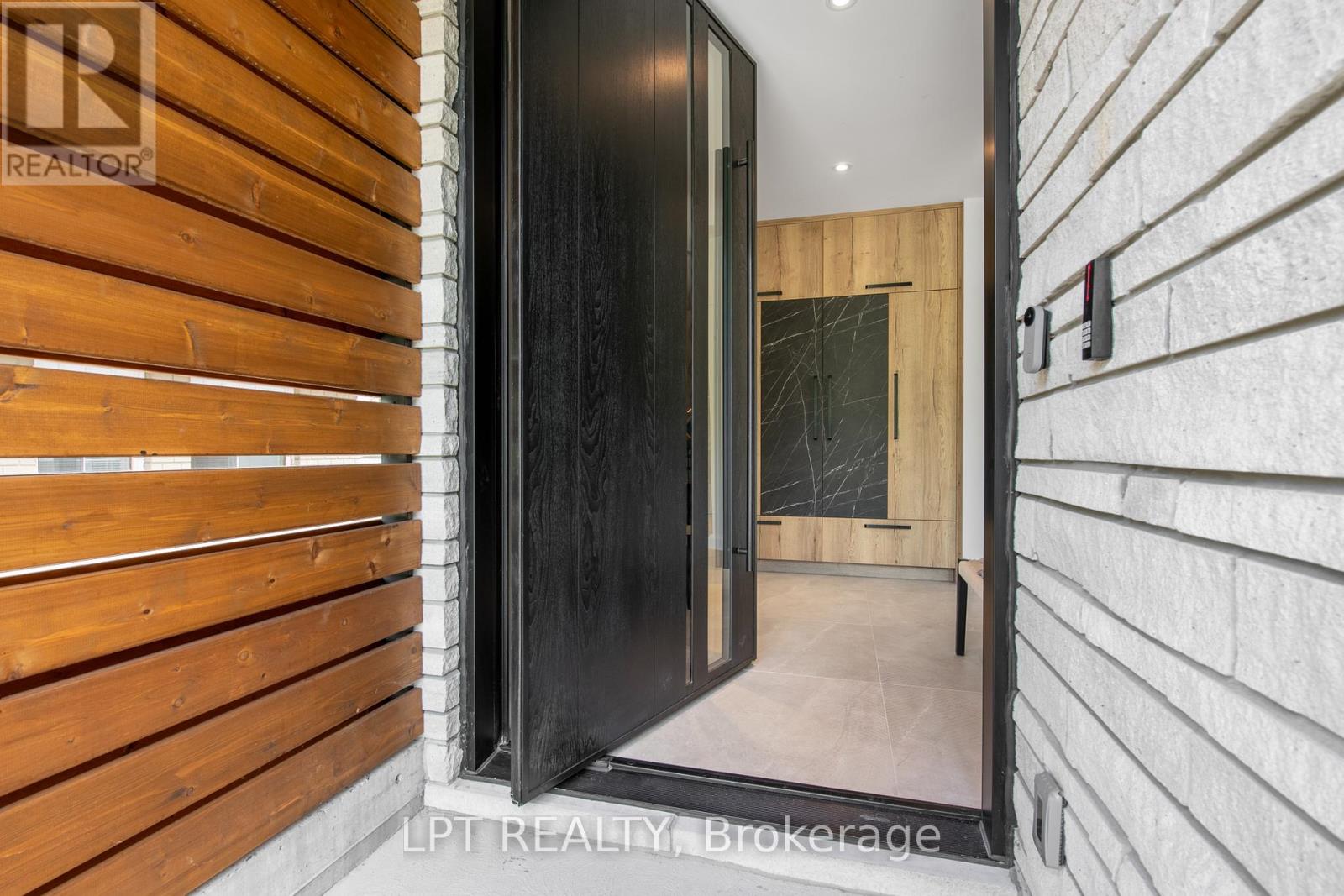 322 Perrier Avenue, Ottawa, Ontario  K1L 5C7 - Photo 3 - X12590958