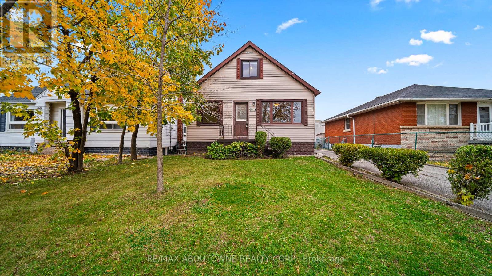 661 Brighton Avenue, Hamilton, Ontario  L8H 6H3 - Photo 2 - X12590734