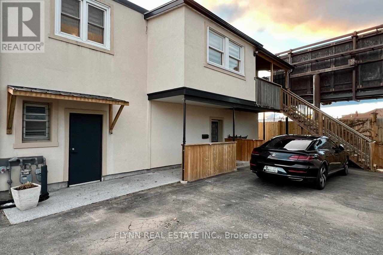 UPPER - 254 ONTARIO STREET, St. Catharines, Ontario