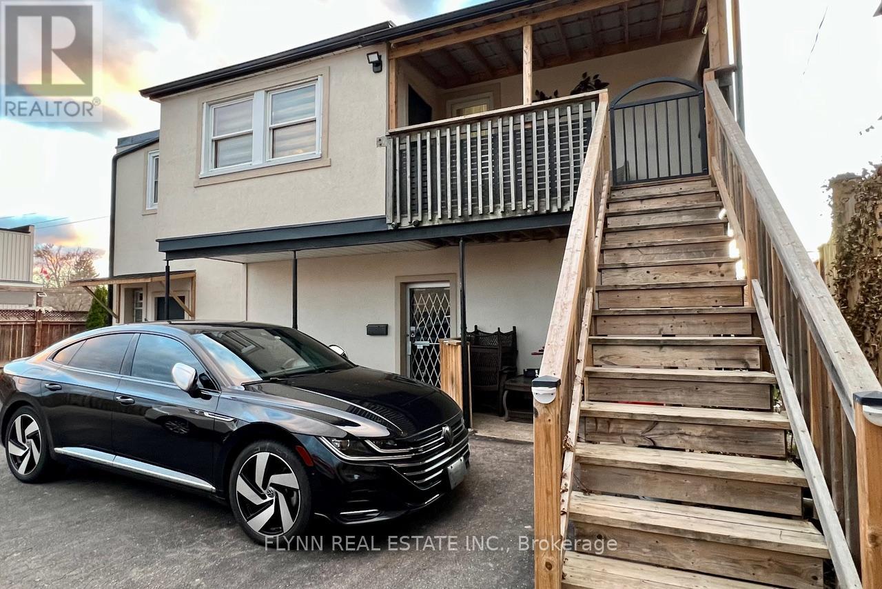 Upper - 254 Ontario Street, St. Catharines, Ontario  L2R 5L5 - Photo 2 - X12590746