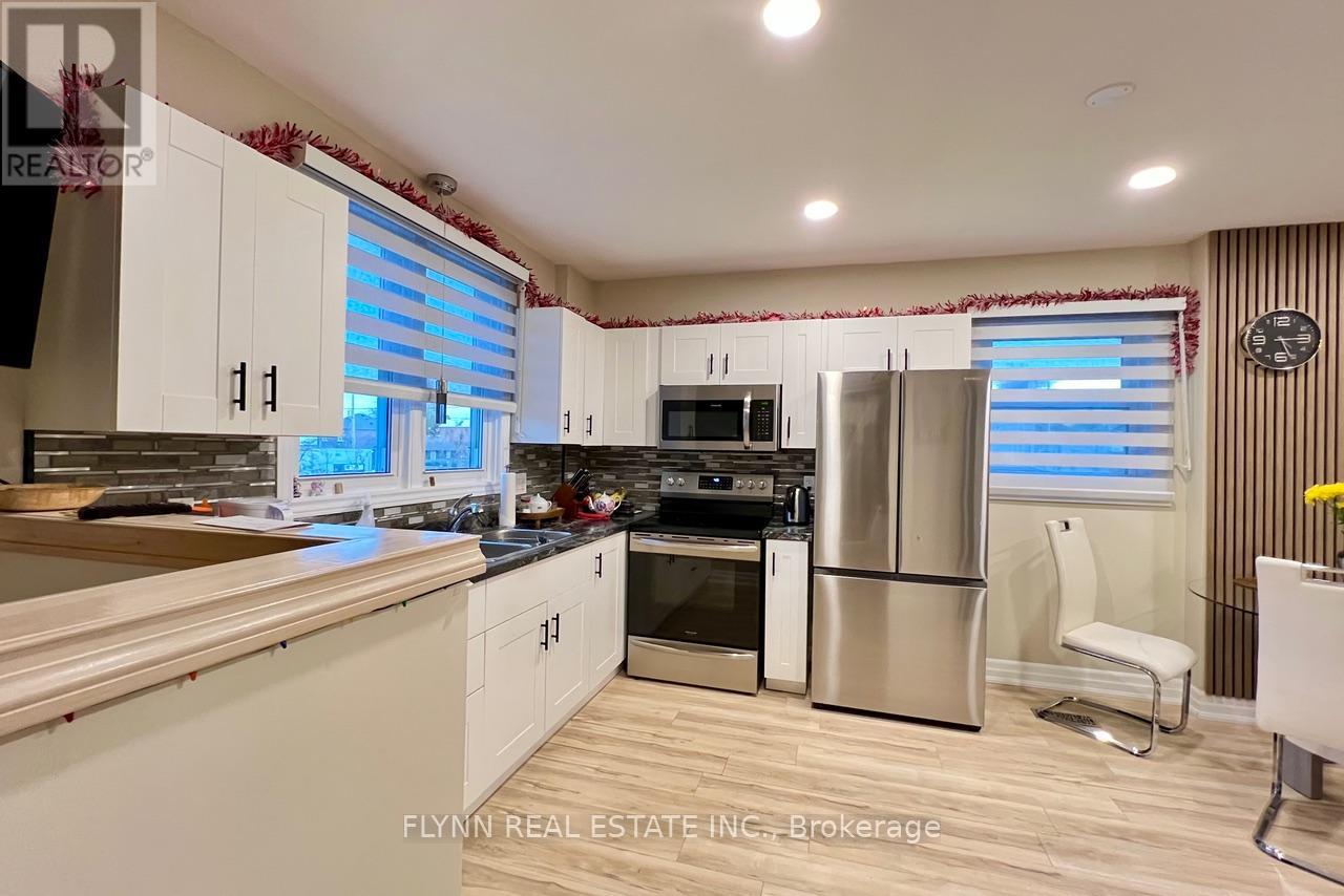 Upper - 254 Ontario Street, St. Catharines, Ontario  L2R 5L5 - Photo 7 - X12590746