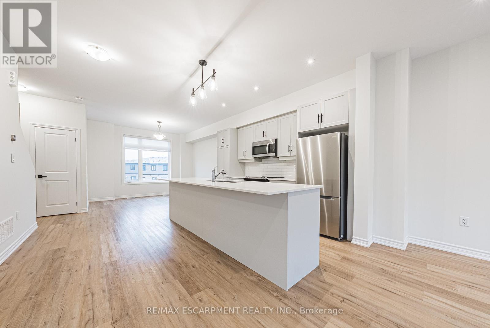 47 Cadwell Lane, Hamilton, Ontario  L9C 0C4 - Photo 10 - X12590768