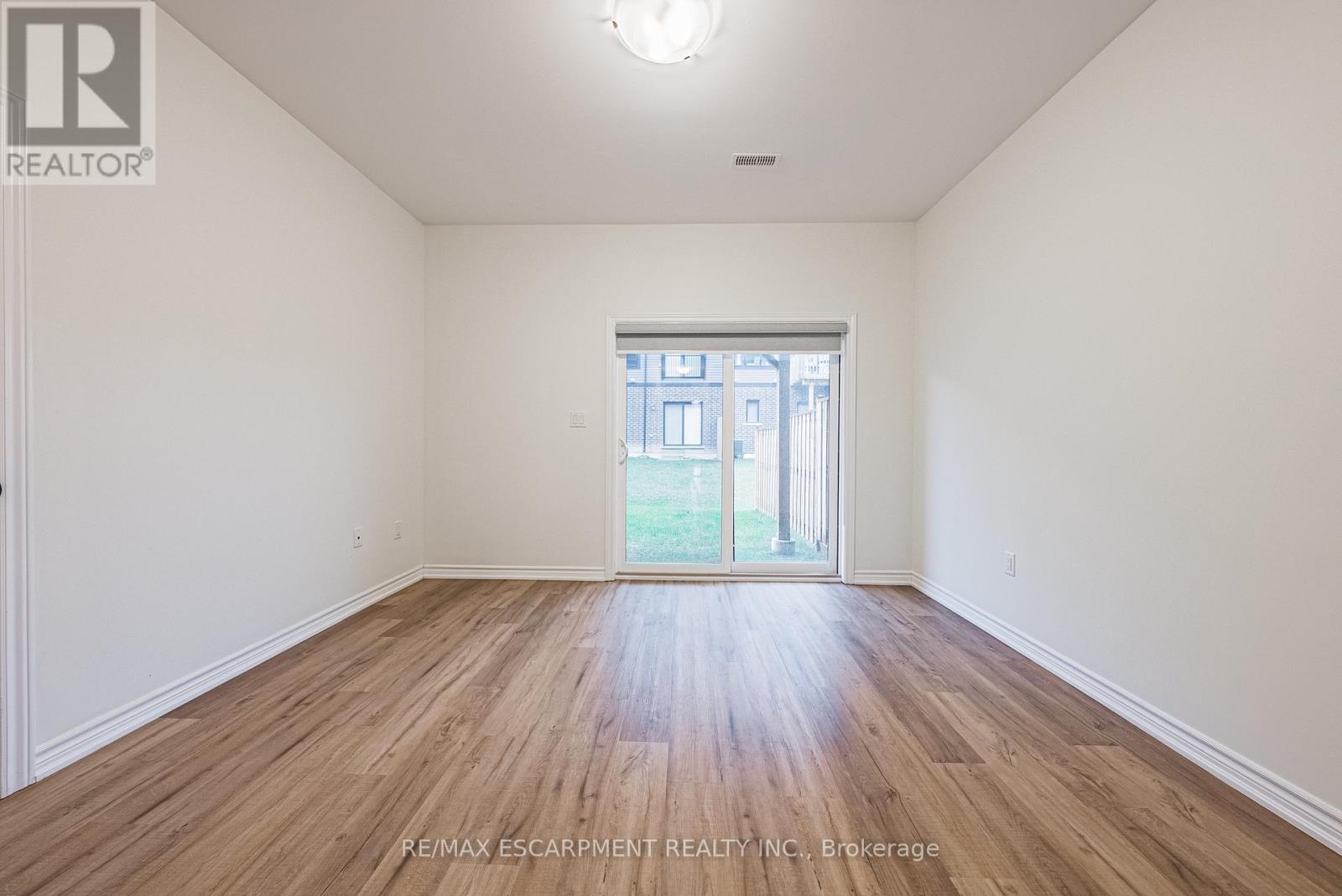 47 Cadwell Lane, Hamilton, Ontario  L9C 0C4 - Photo 3 - X12590768