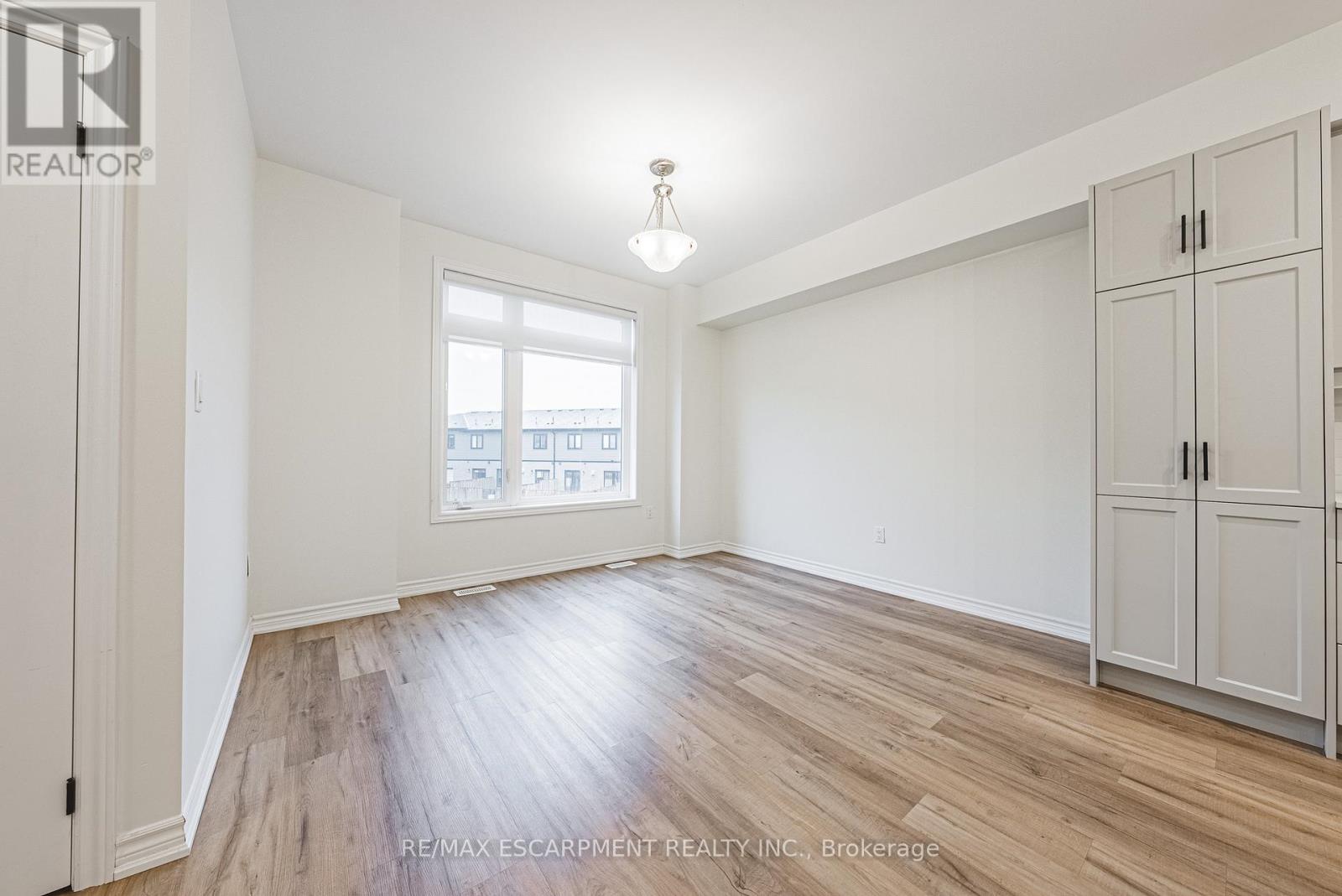 47 Cadwell Lane, Hamilton, Ontario  L9C 0C4 - Photo 4 - X12590768