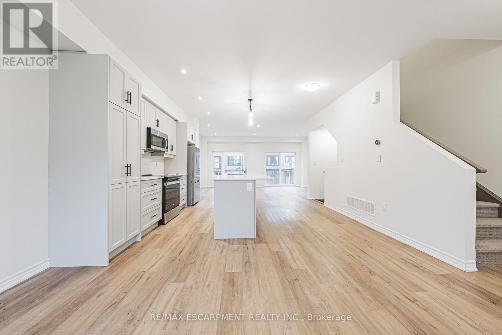 47 Cadwell Lane, Hamilton, Ontario  L9C 0C4 - Photo 6 - X12590768