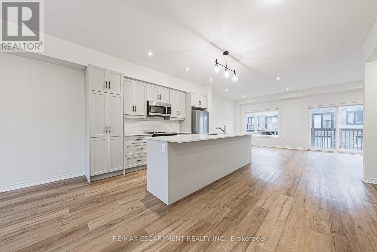 47 Cadwell Lane, Hamilton, Ontario  L9C 0C4 - Photo 7 - X12590768