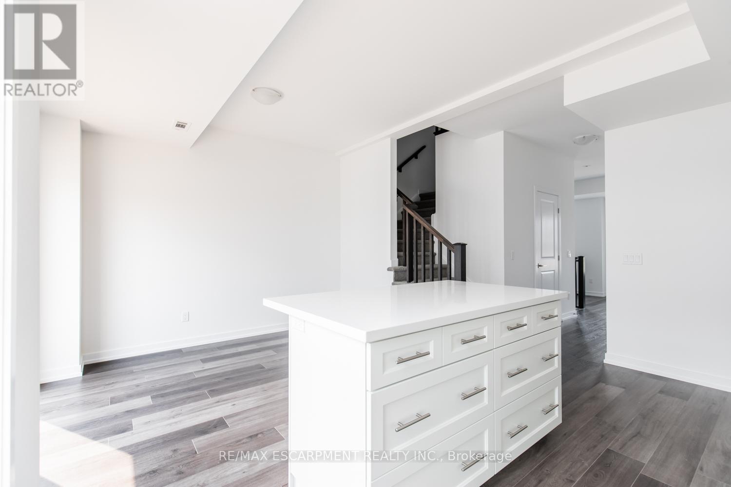 15 - 70 Kenesky Drive, Hamilton, Ontario  L8B 2A9 - Photo 10 - X12590874