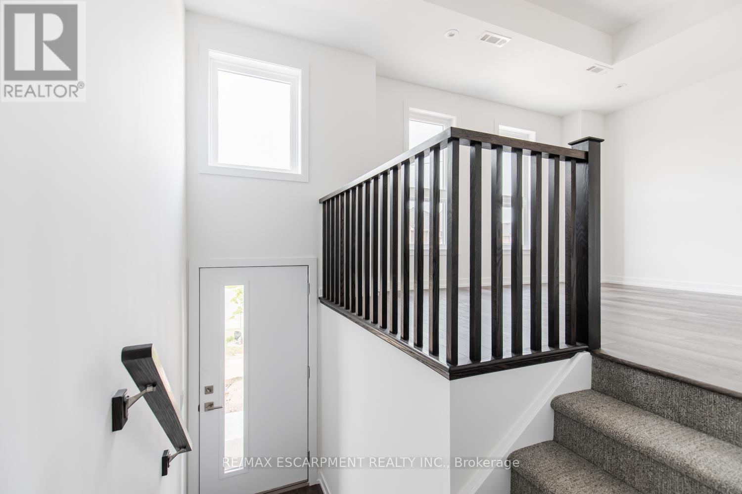 15 - 70 Kenesky Drive, Hamilton, Ontario  L8B 2A9 - Photo 2 - X12590874