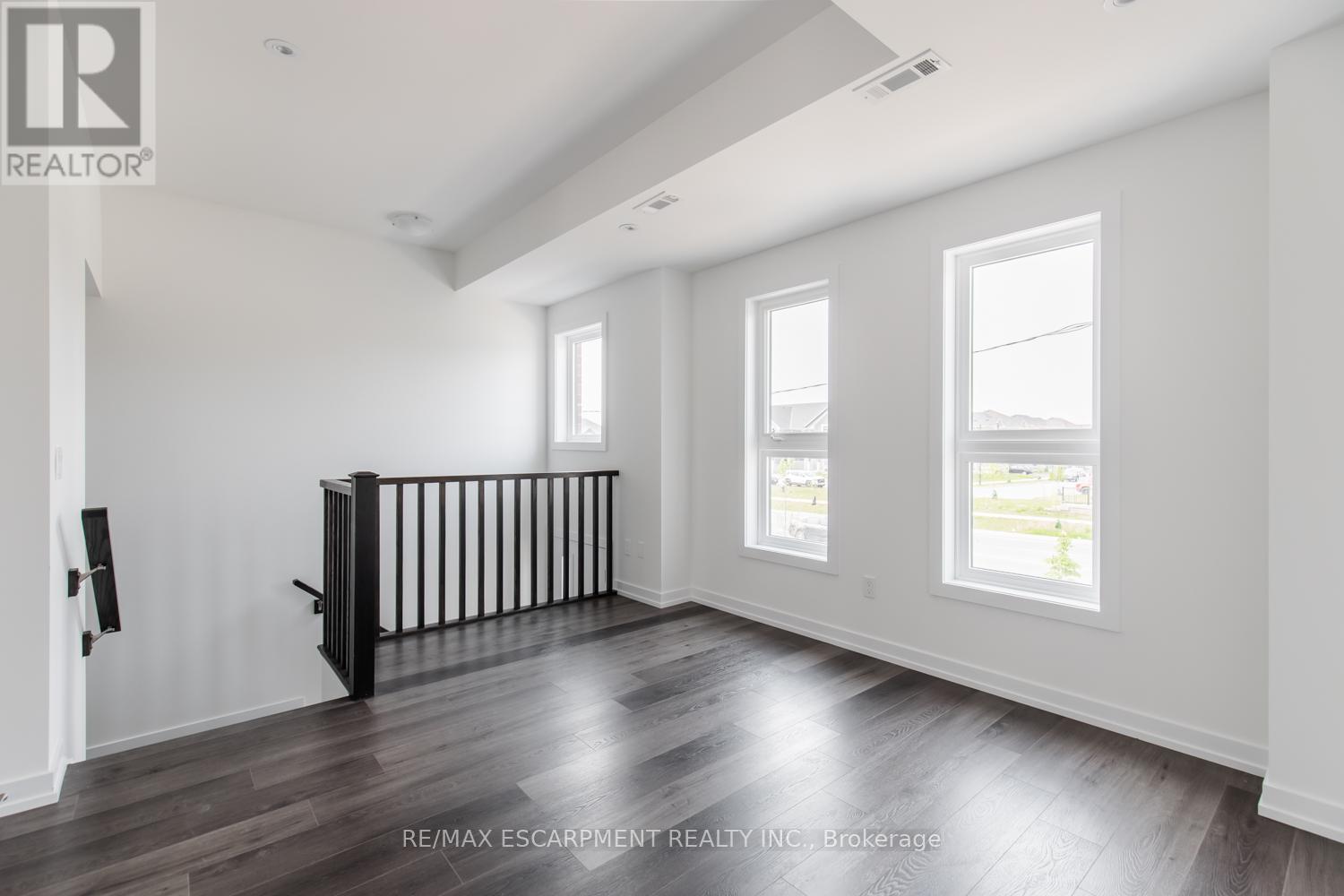 15 - 70 Kenesky Drive, Hamilton, Ontario  L8B 2A9 - Photo 3 - X12590874