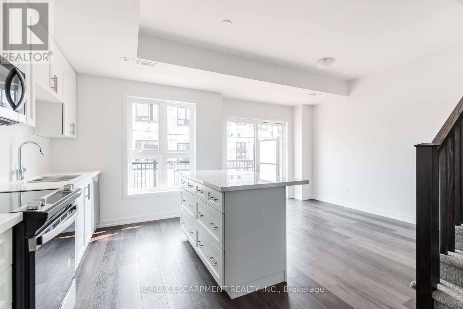 15 - 70 Kenesky Drive, Hamilton, Ontario  L8B 2A9 - Photo 8 - X12590874