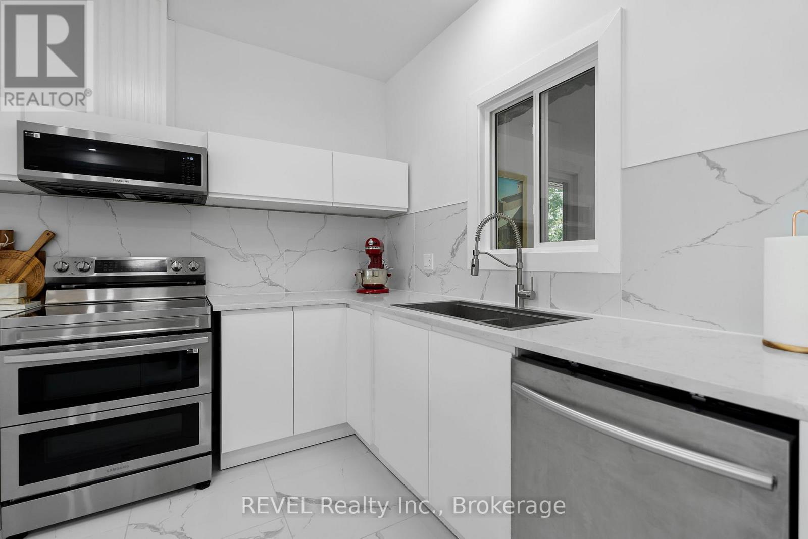 1546 Nigh Road, Fort Erie, Ontario  L2A 5M4 - Photo 4 - X12590922