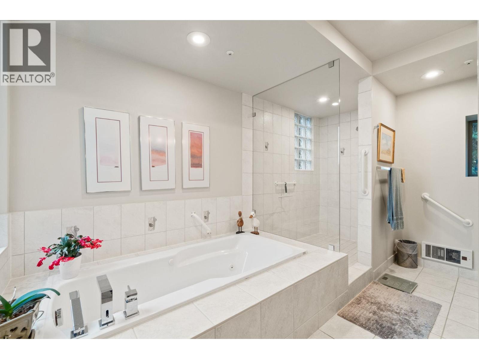 201 3105 Deer Ridge Drive, West Vancouver, British Columbia  V7S 4W1 - Photo 17 - R3071096