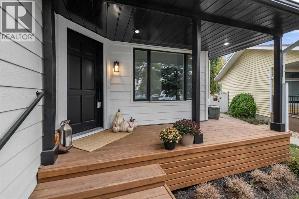 129 Sundown Place Se, Calgary, Alberta  T2X 3B7 - Photo 3 - A2262153