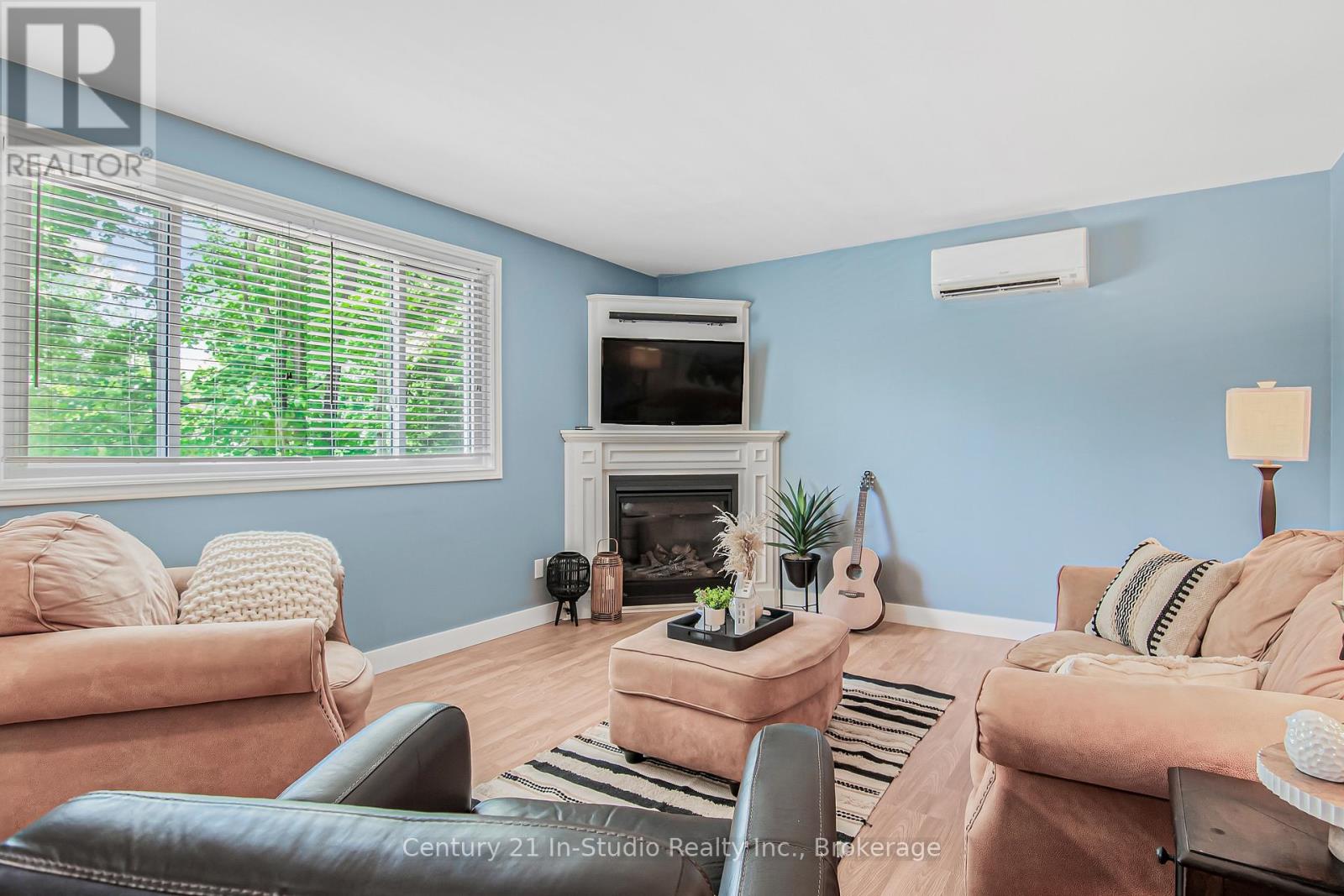 25 Emerson Avenue, South Bruce Peninsula, Ontario  N0H 2G0 - Photo 14 - X12305891