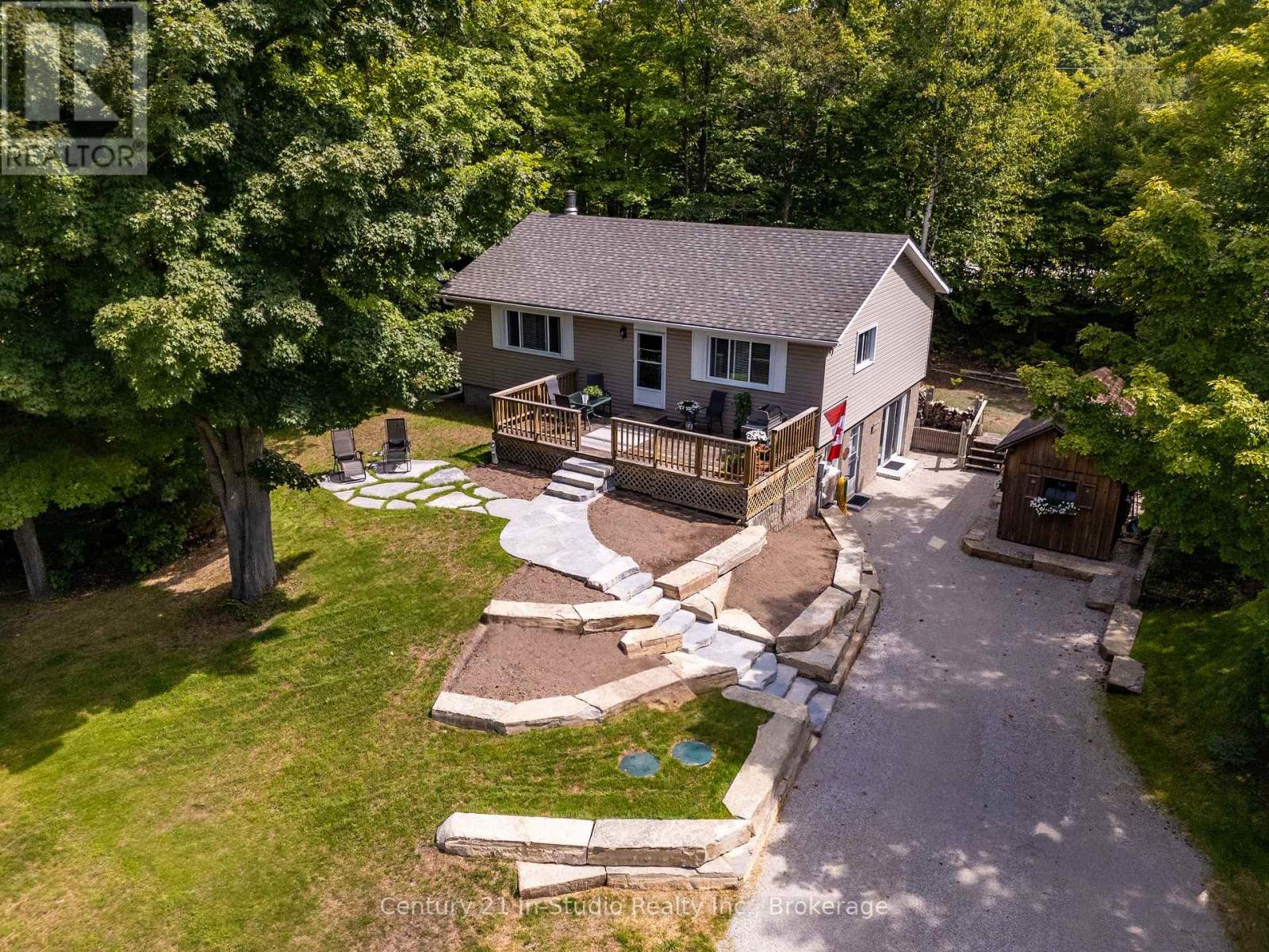 25 Emerson Avenue, South Bruce Peninsula, Ontario  N0H 2G0 - Photo 5 - X12305891