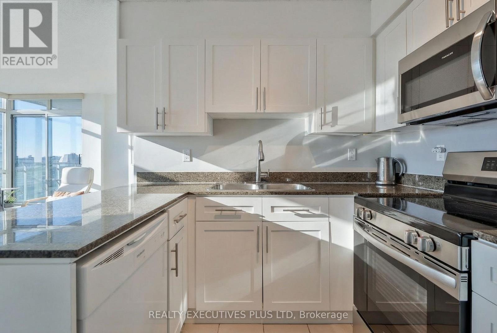 2703 - 381 Front Street W, Toronto, Ontario  M5V 3R8 - Photo 16 - C12590908