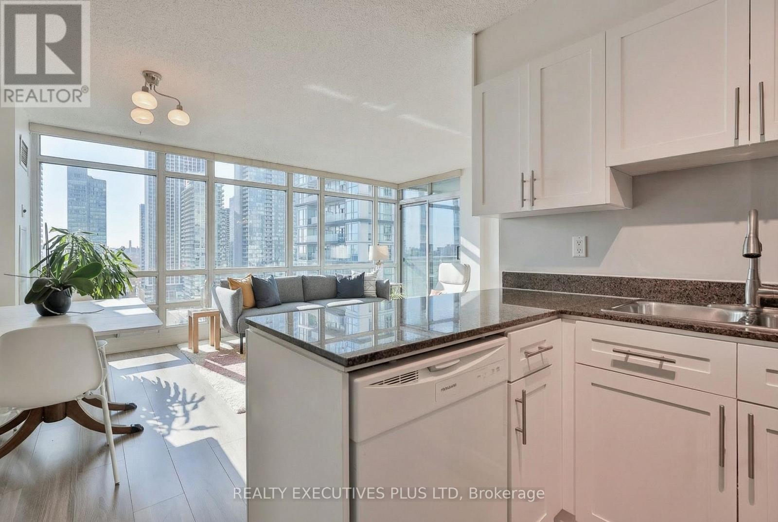 2703 - 381 Front Street W, Toronto, Ontario  M5V 3R8 - Photo 18 - C12590908