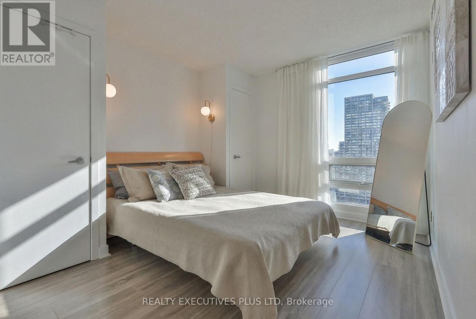 2703 - 381 Front Street W, Toronto, Ontario  M5V 3R8 - Photo 20 - C12590908