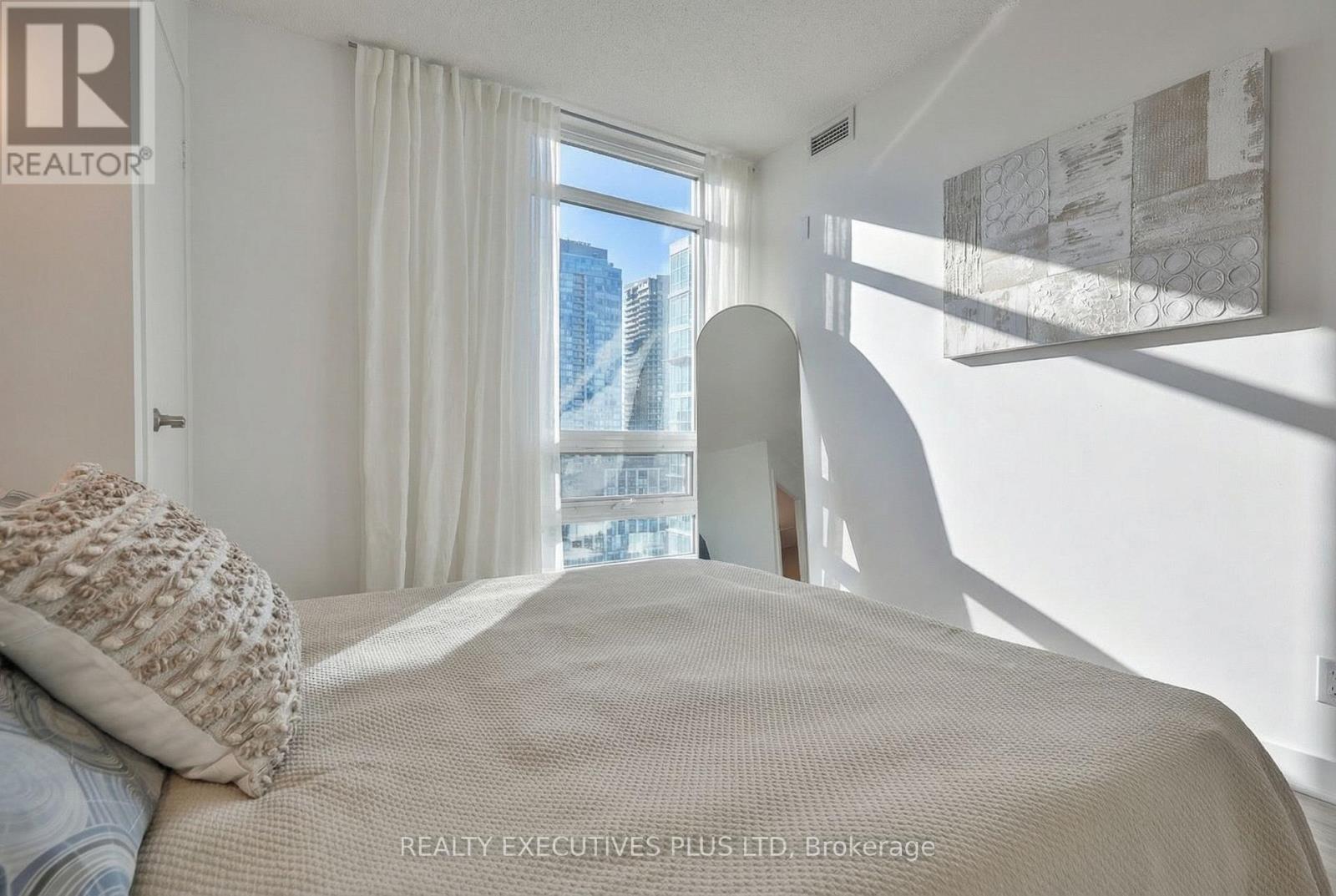 2703 - 381 Front Street W, Toronto, Ontario  M5V 3R8 - Photo 21 - C12590908