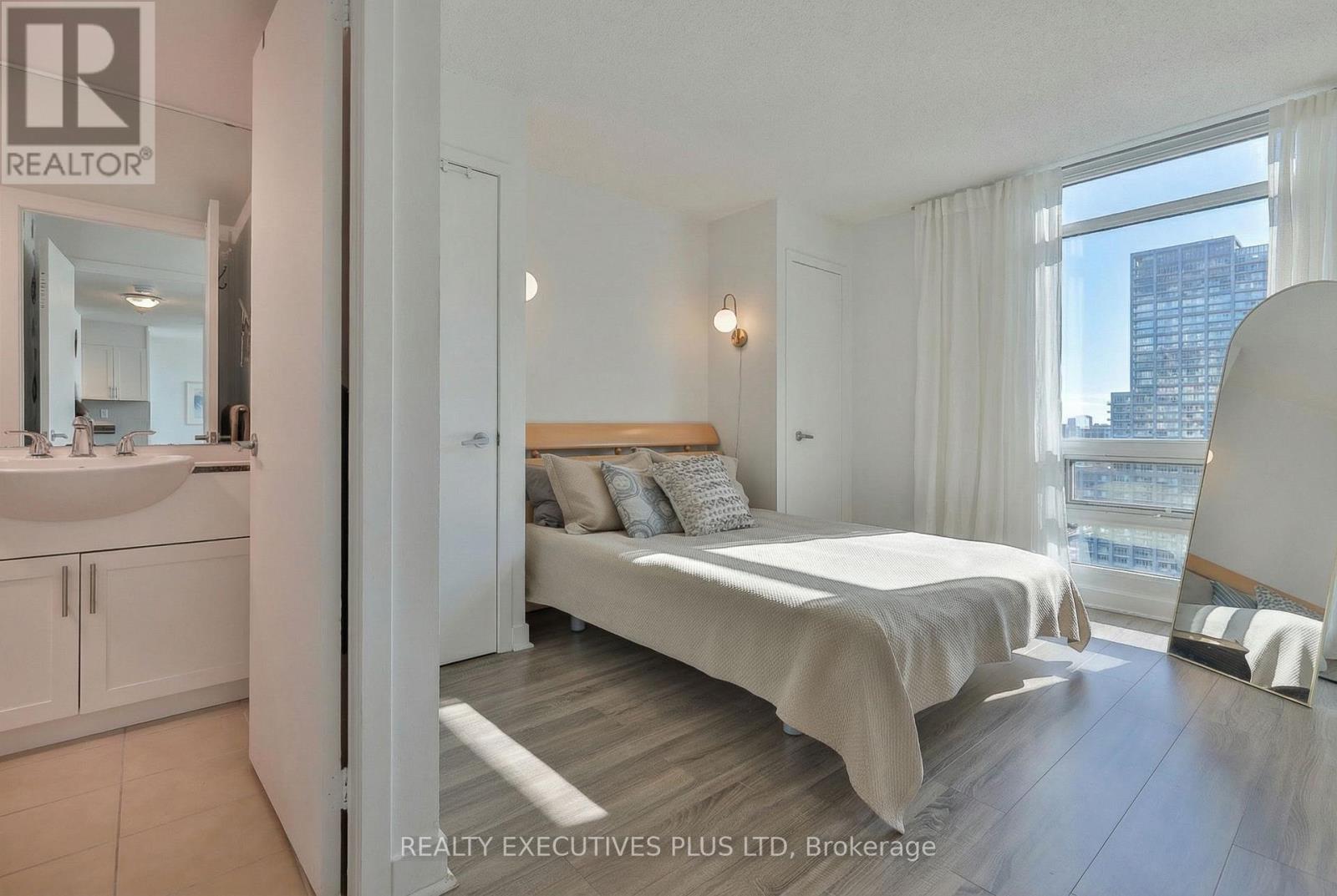 2703 - 381 Front Street W, Toronto, Ontario  M5V 3R8 - Photo 23 - C12590908