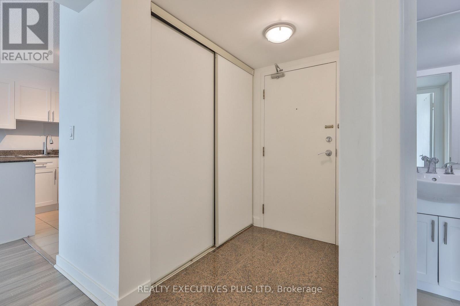 2703 - 381 Front Street W, Toronto, Ontario  M5V 3R8 - Photo 34 - C12590908