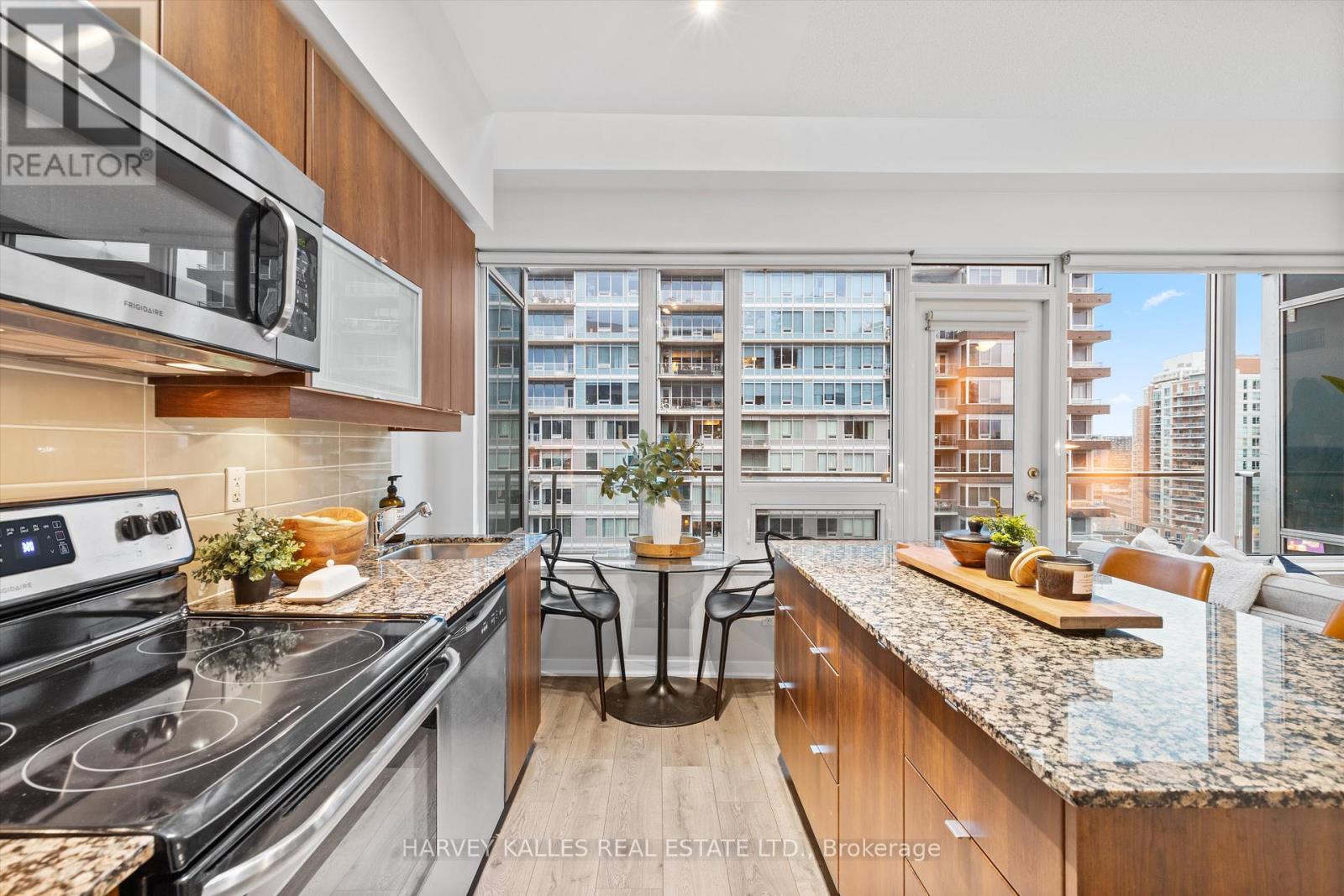 1910 - 55 East Liberty Street, Toronto, Ontario  M6K 3P9 - Photo 7 - C12590932