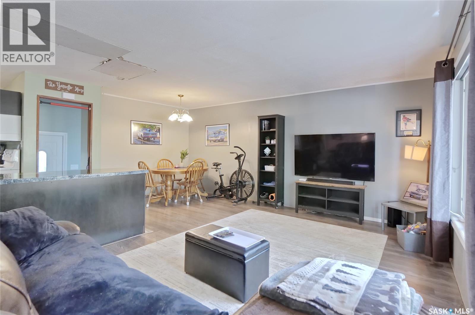 606 6th Street W, Chaplin, Saskatchewan  S0H 0V0 - Photo 2 - SK024870