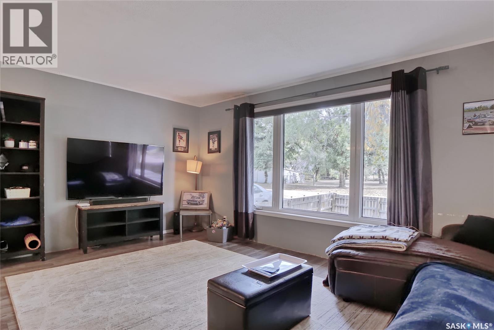 606 6th Street W, Chaplin, Saskatchewan  S0H 0V0 - Photo 3 - SK024870