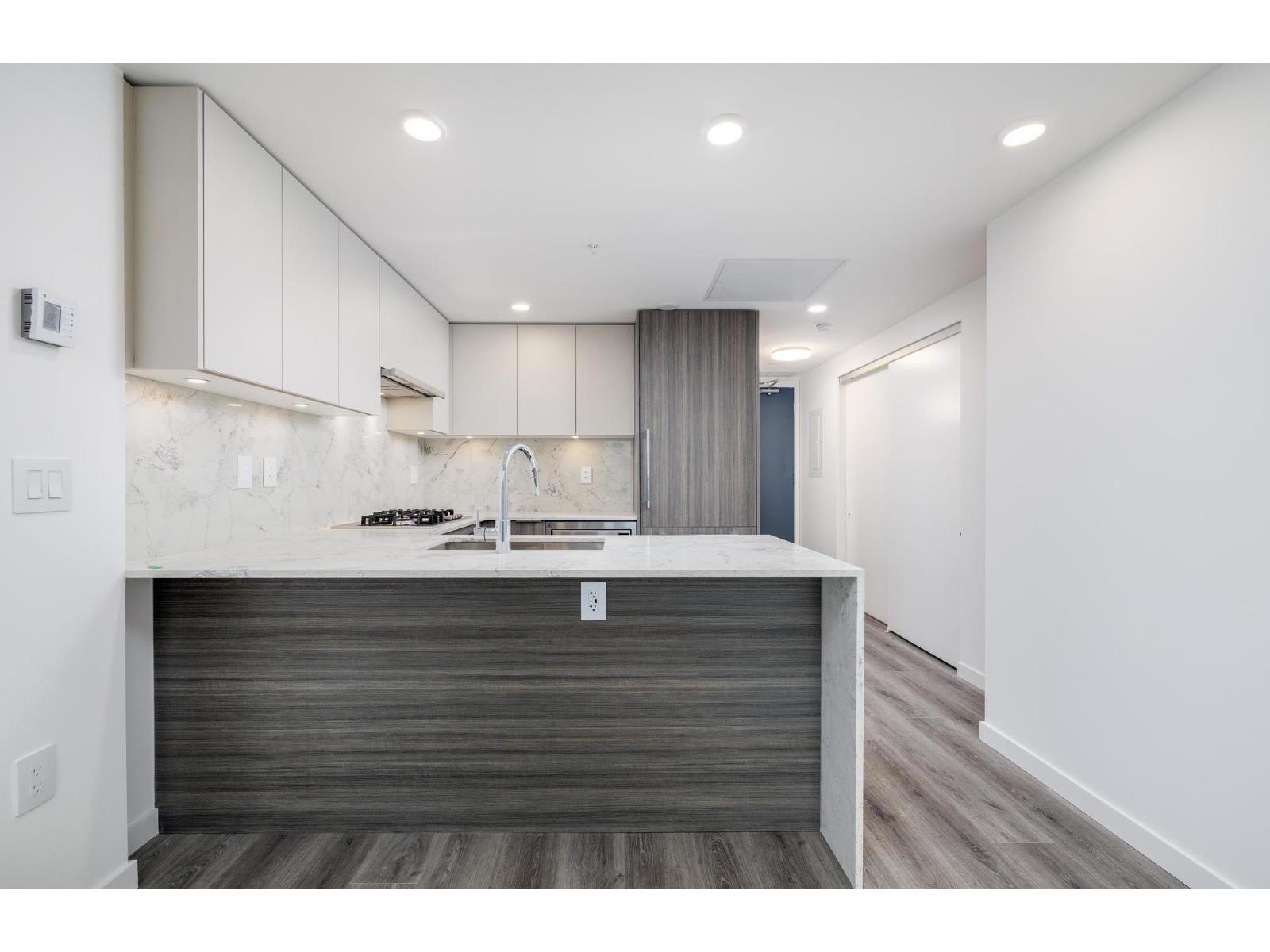 803 10333 133 Street, Surrey, British Columbia  V3R 2H4 - Photo 2 - R3071134