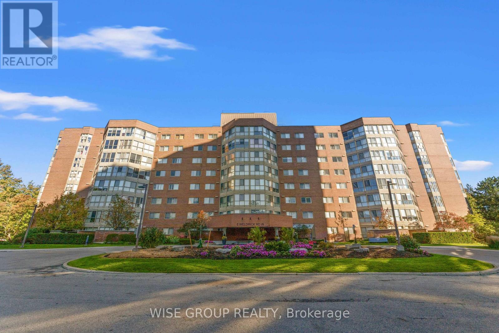 113 - 5 Weldrick Road W, Richmond Hill, Ontario  L4C 8S9 - Photo 2 - N12591010