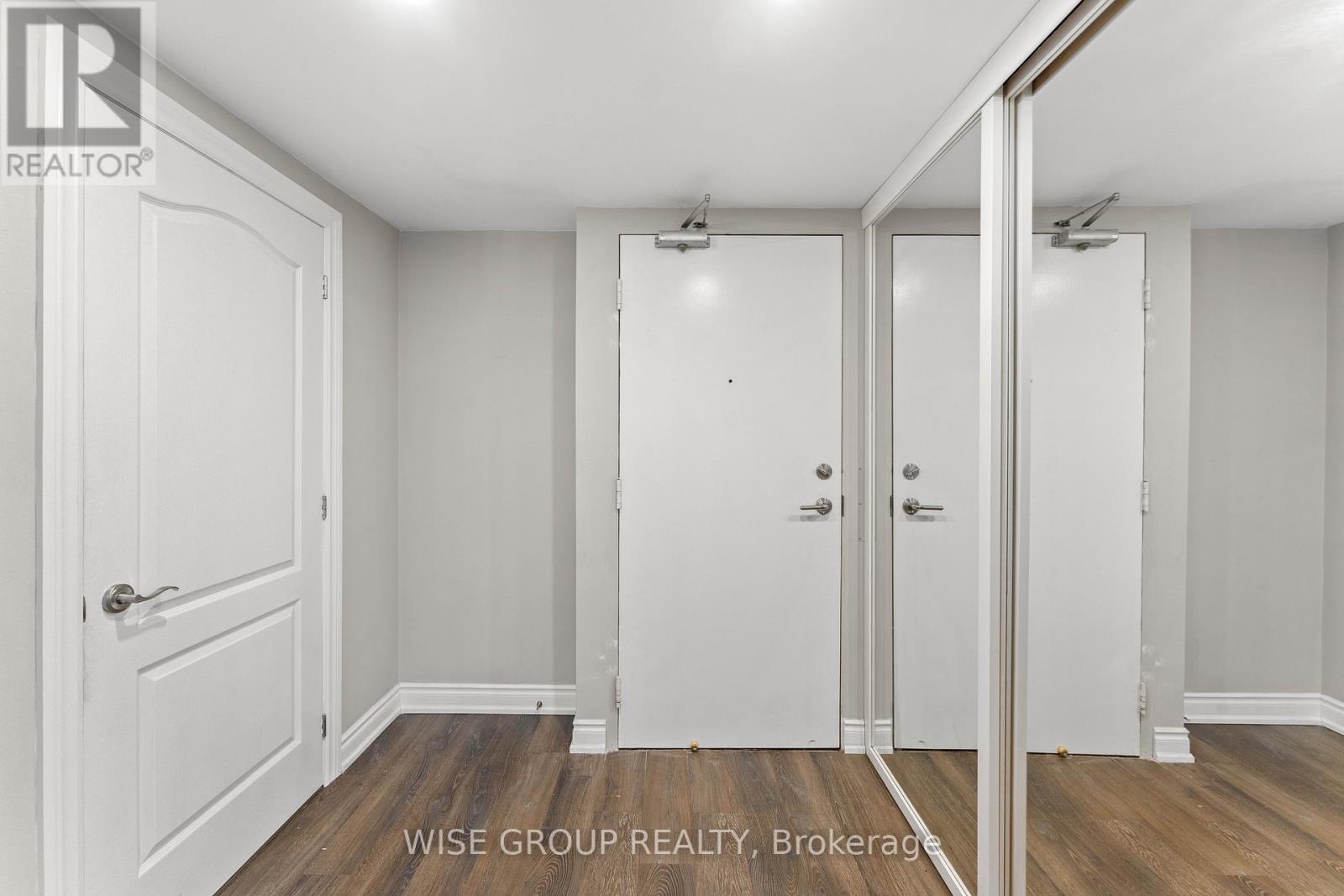 113 - 5 Weldrick Road W, Richmond Hill, Ontario  L4C 8S9 - Photo 3 - N12591010