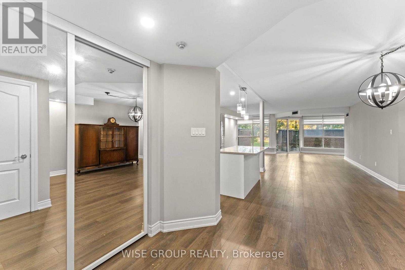 113 - 5 Weldrick Road W, Richmond Hill, Ontario  L4C 8S9 - Photo 4 - N12591010