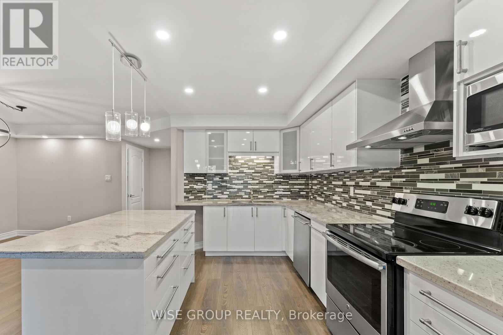 113 - 5 Weldrick Road W, Richmond Hill, Ontario  L4C 8S9 - Photo 9 - N12591010