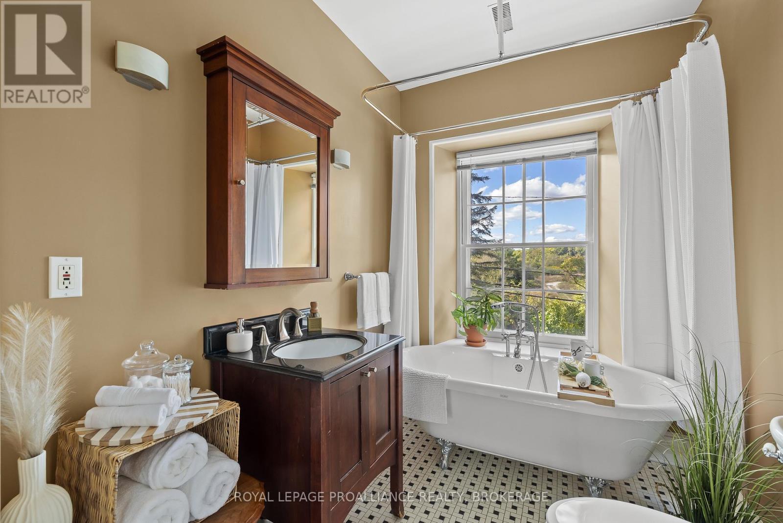 1049 Highway 2 E, Kingston, Ontario  K7L 4V1 - Photo 19 - X12591204