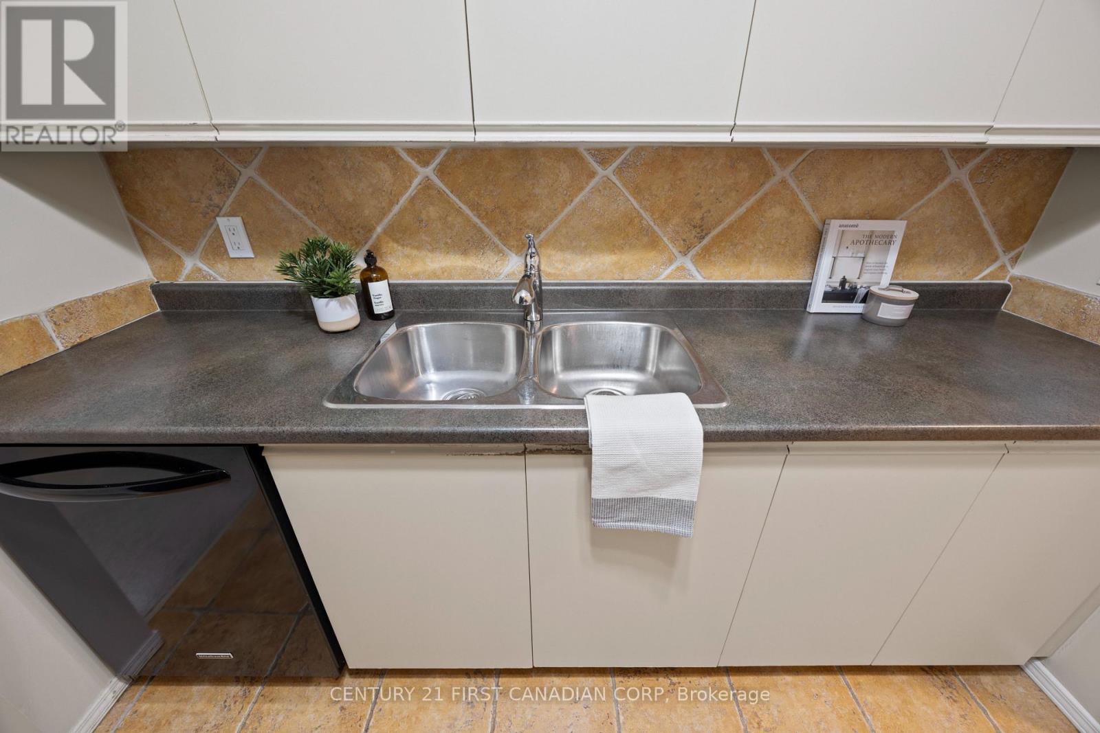 208 - 2228 Trafalgar Street, London East, Ontario  N5V 4J8 - Photo 9 - X12591040