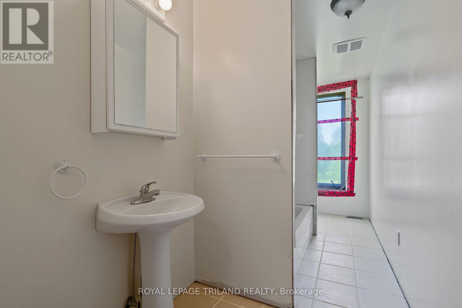 25090 Dundonald Road, Southwest Middlesex, Ontario  N0N 1A0 - Photo 18 - X12591102