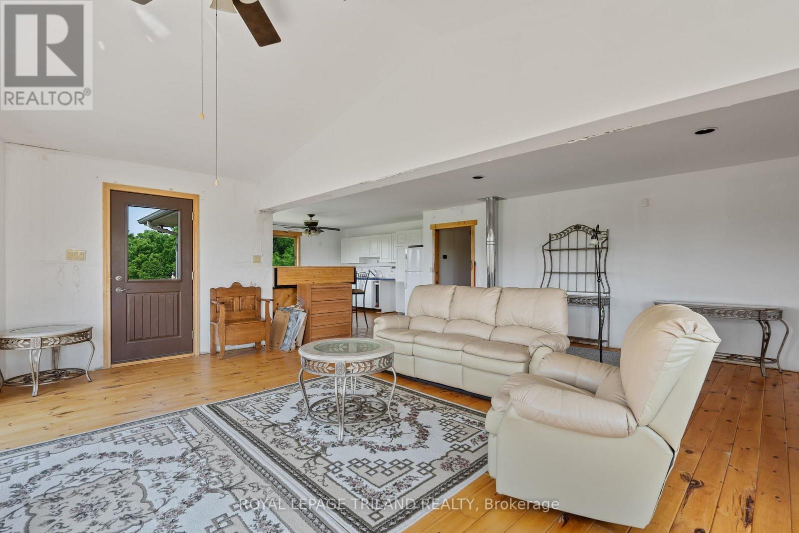 25090 Dundonald Road, Southwest Middlesex, Ontario  N0N 1A0 - Photo 8 - X12591102